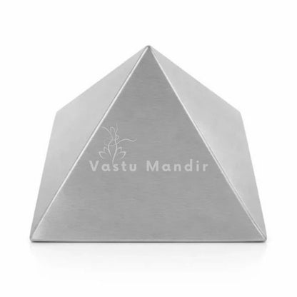 Tri-Dhatu Hollow Vastu Pyramid – close-up showing the surface finish and edges