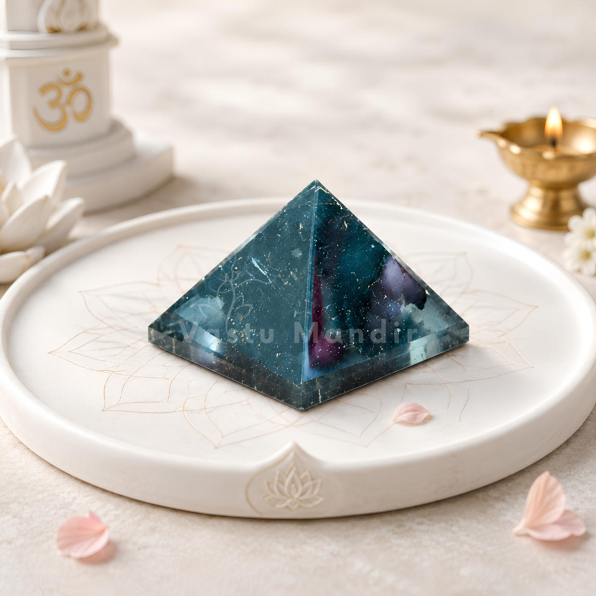 Black Tourmaline Orgone Pyramid, orgonite – side profile showing the pyramid height and slope