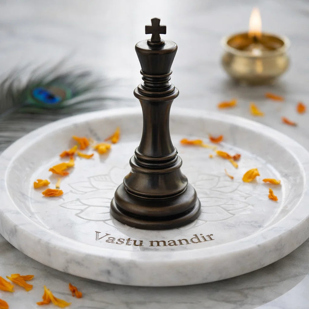Front view of decorative king chess piece resin statue