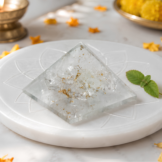 Natural Selenite Pyramid, selenite crystal – dimensions and size reference